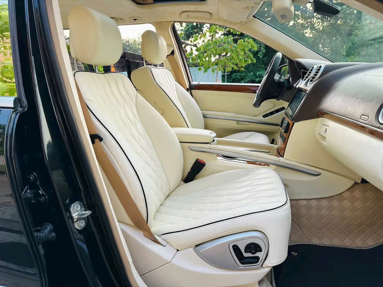Bọc ghế Mercedes Kem
